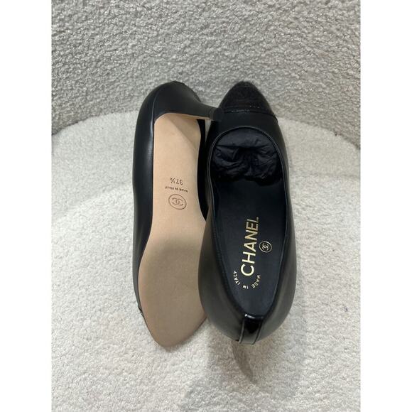 Chanel Black Leather Pumps - Like New with Dustbag & Box - Size 37.5 - Picture 2 of 5
